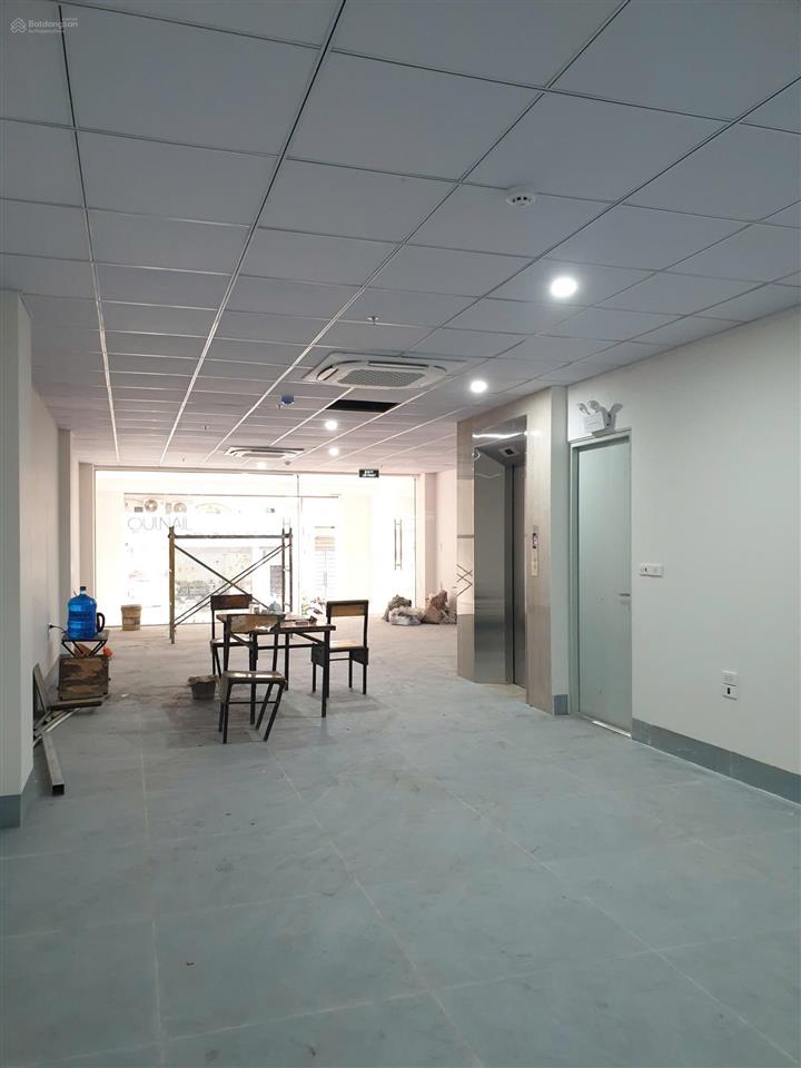 Chính chủ cần cho thuê nhà tầng 1,2 rộng 240m2 làm văn phòng, có hầm để xe  0986 664 ***