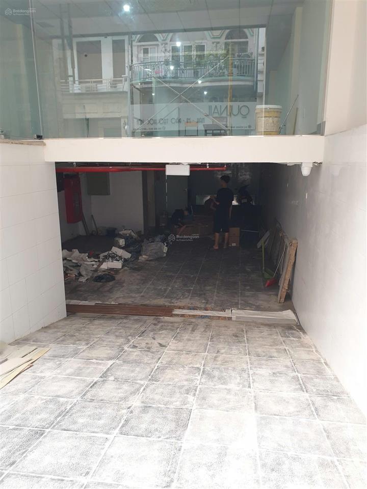 Chính chủ cần cho thuê nhà tầng 1,2 rộng 240m2 làm văn phòng, có hầm để xe  0986 664 ***