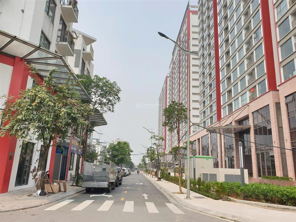 Chính chủ bán gấp căn liền kề khai sơn long biên mặt đường 30m, view hồ  0986 664 ***