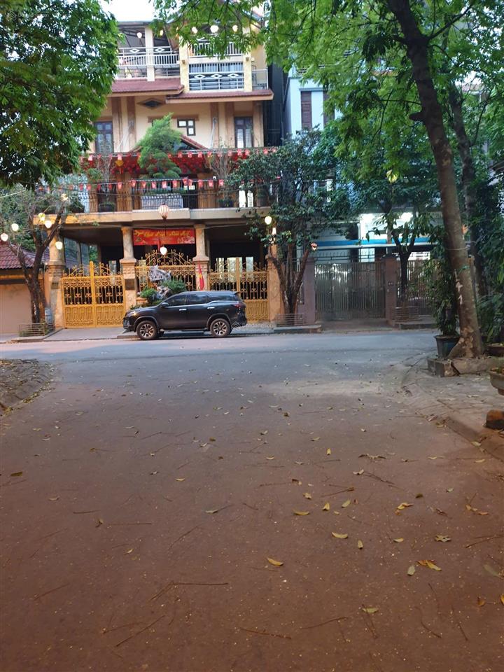 Nhà nguyên bản chủ đầu tư mua từ đầu không ở muốn bán lại, ô tô vào nhà, hướng mát  0986 664 ***