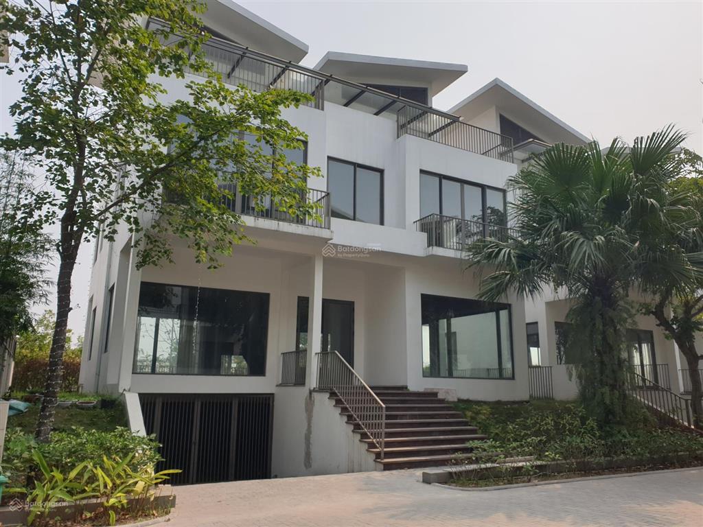 Chính chủ cần bán ngay căn biệt thự đơn lập 320m2 có hầm để xe, góc đẹp  0986 664 ***