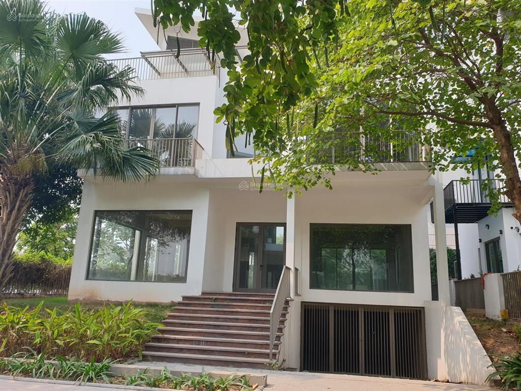 Chính chủ cần bán ngay căn biệt thự đơn lập 320m2 có hầm để xe, góc đẹp  0986 664 ***