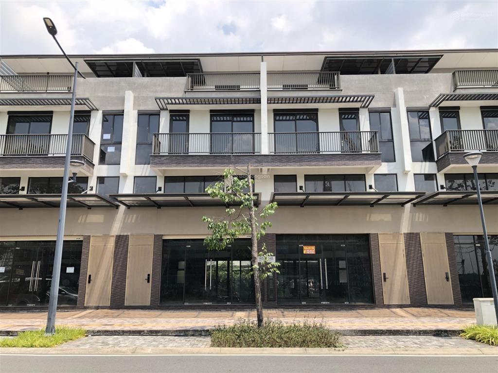 Bán gấp shophouse (giá tốt )gần vịnh harbour  kdt waterpoint  bến lức long an