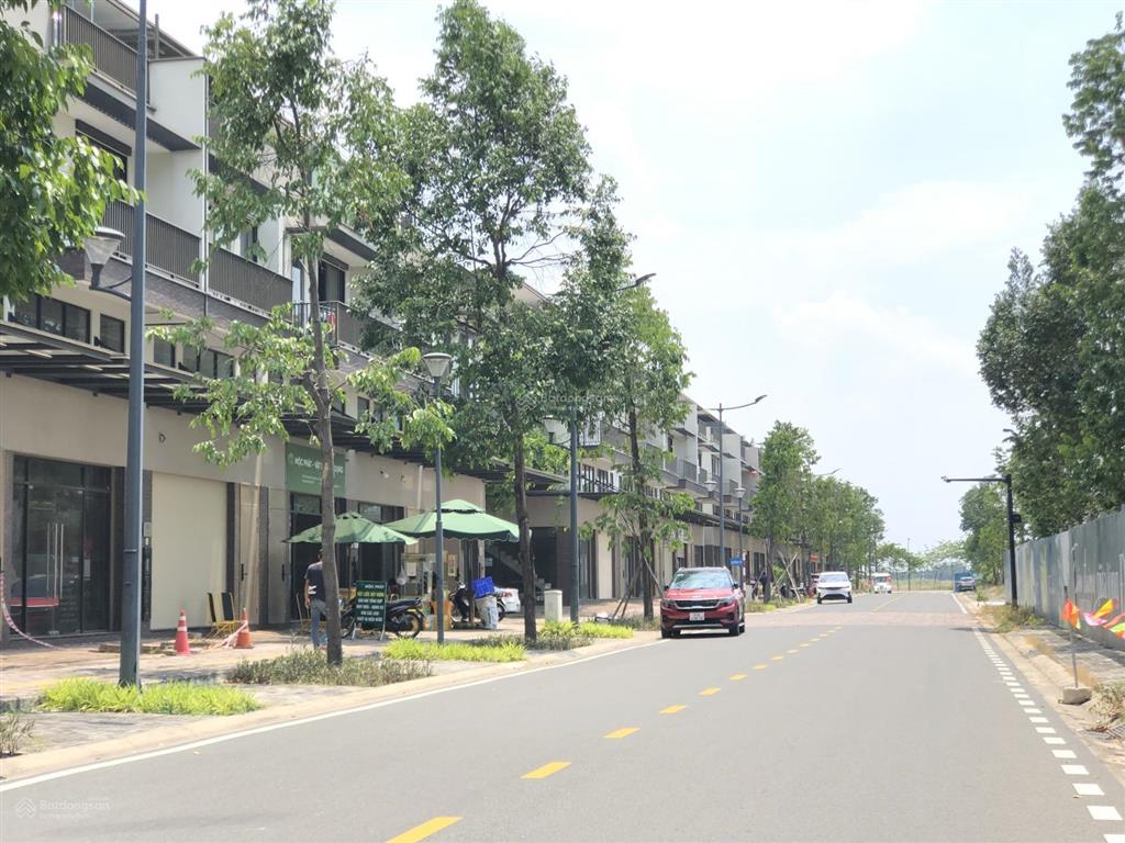 Bán gấp shophouse (giá tốt )gần vịnh harbour  kdt waterpoint  bến lức long an