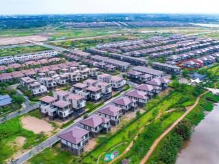 Bán gấp biệt thự ven sông waterpoint bến lức 642m2 nhưng giá chỉ 24.5 tỷ.