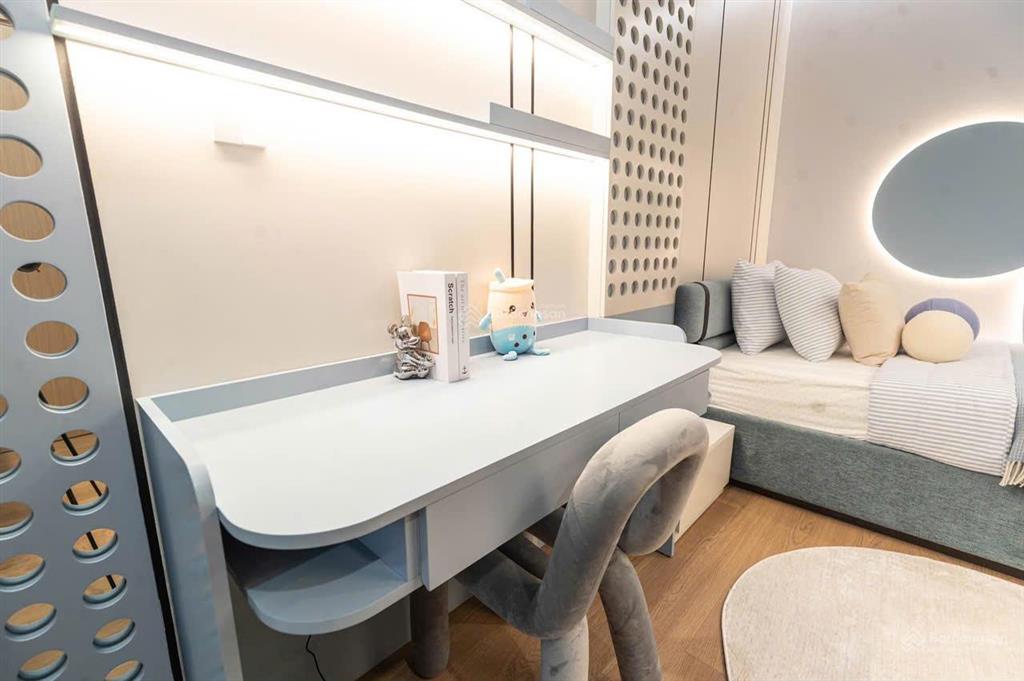 Cần bán căn 3pn the charm trong tháng 5 | dt 91.5m2 tầng cao view thoáng | giá 7.7 tỷ