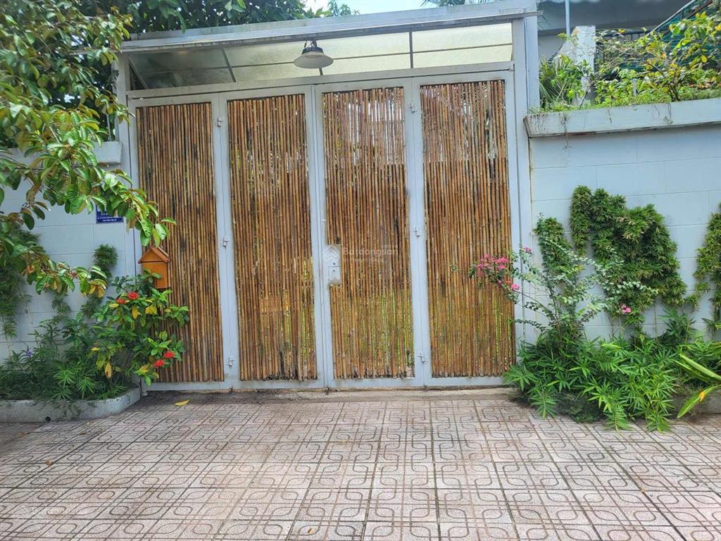 Chủ gửi bán căn nhà vườn tâm huyết, tọa lạc khu tái định cư thái lạc.