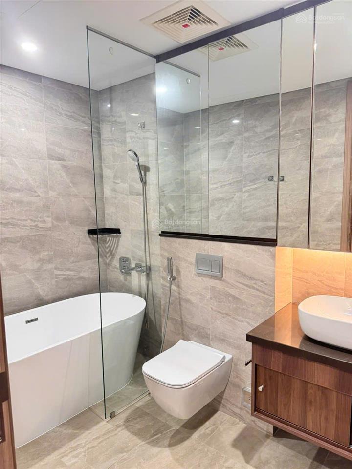 Nhà đẹp lại còn view sông, 2 phòng ngủ 84m2, nội thất cơ bản, giá 40 triệu, tại thảo điền green