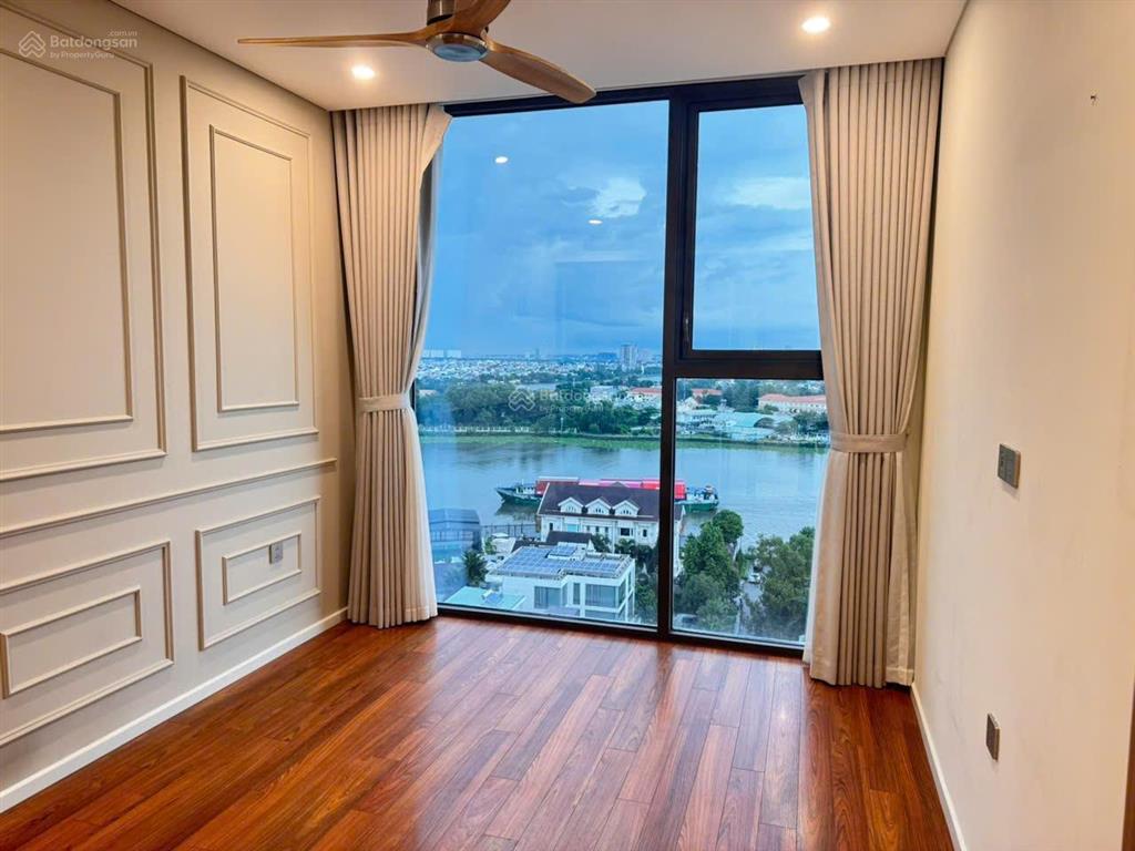 Nhà đẹp lại còn view sông, 2 phòng ngủ 84m2, nội thất cơ bản, giá 40 triệu, tại thảo điền green