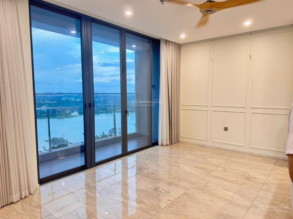 Nhà đẹp lại còn view sông, 2 phòng ngủ 84m2, nội thất cơ bản, giá 40 triệu, tại thảo điền green