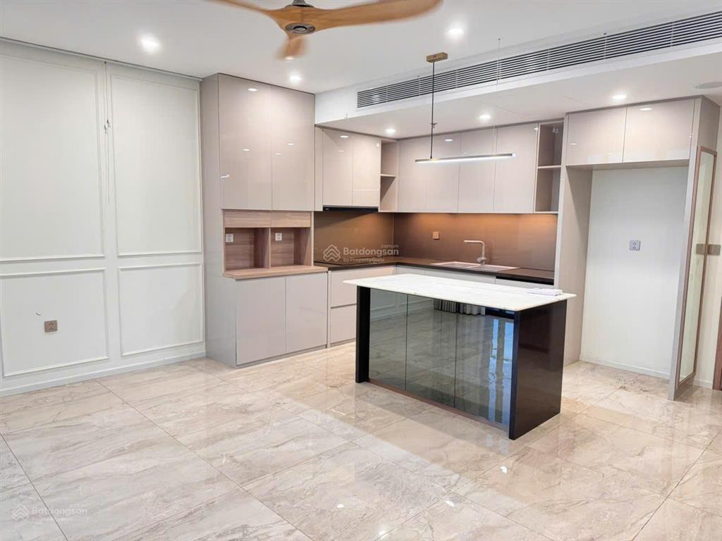 Nhà đẹp lại còn view sông, 2 phòng ngủ 84m2, nội thất cơ bản, giá 40 triệu, tại thảo điền green