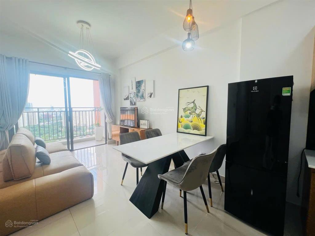 2 phòng ngủ với thiết kế chỉn chu, view landmark 81, giá 18 triệu, đầy đủ nội thất, the sun avenue