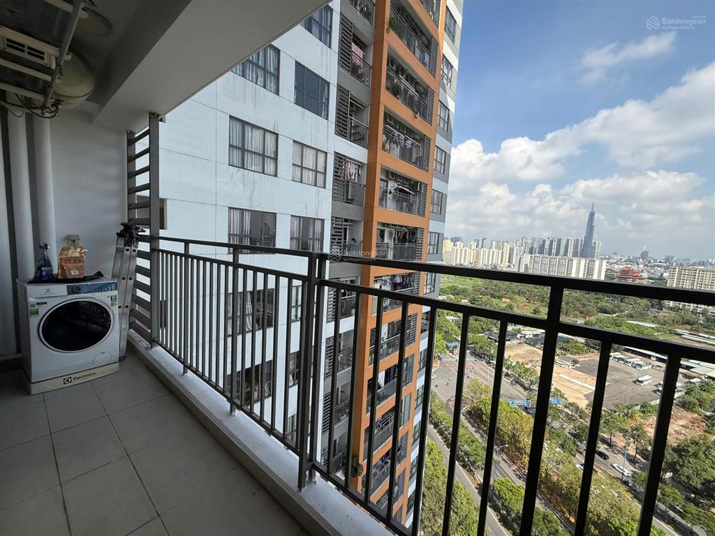Săn 2 phòng ngủ 73m2 với nội thất tiện nghi, giá 18 triệu tại the sun avenue.