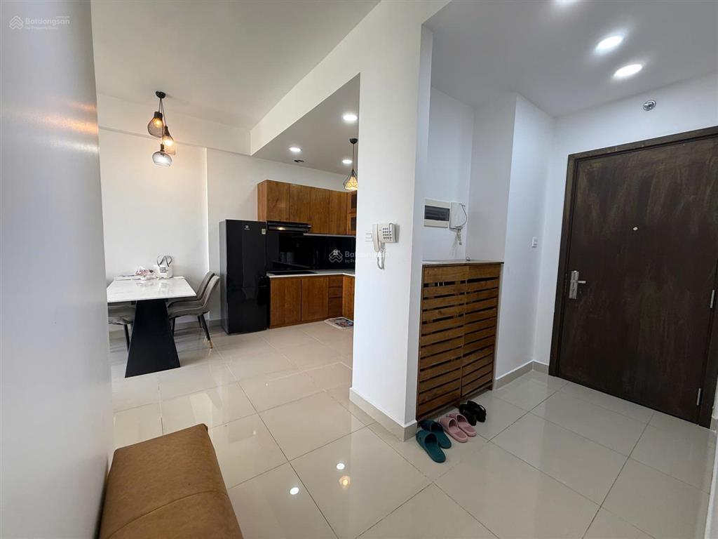 Săn 2 phòng ngủ 73m2 với nội thất tiện nghi, giá 18 triệu tại the sun avenue.