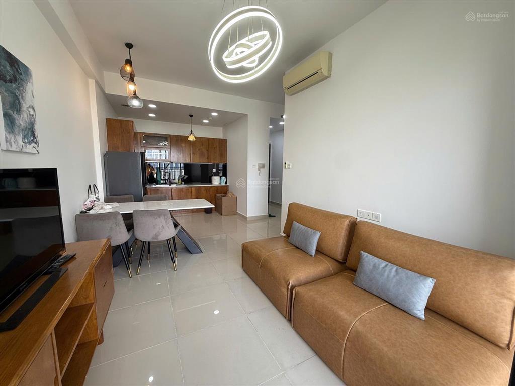 Săn 2 phòng ngủ 73m2 với nội thất tiện nghi, giá 18 triệu tại the sun avenue.