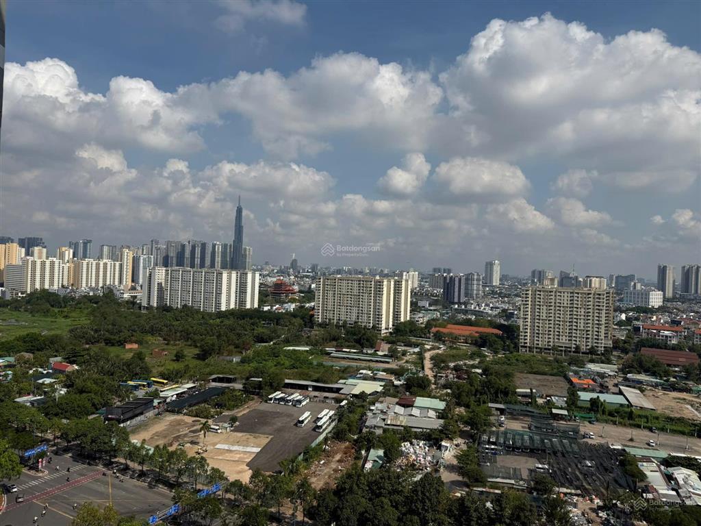 Săn 2 phòng ngủ 73m2 với nội thất tiện nghi, giá 18 triệu tại the sun avenue.