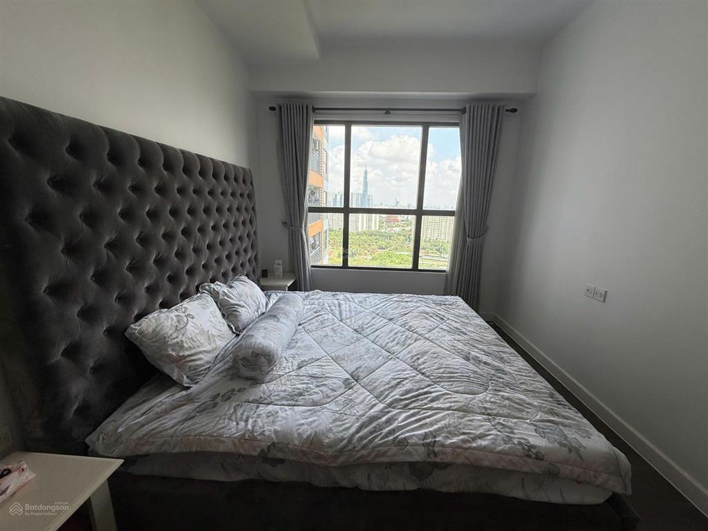 Săn 2 phòng ngủ 73m2 với nội thất tiện nghi, giá 18 triệu tại the sun avenue.