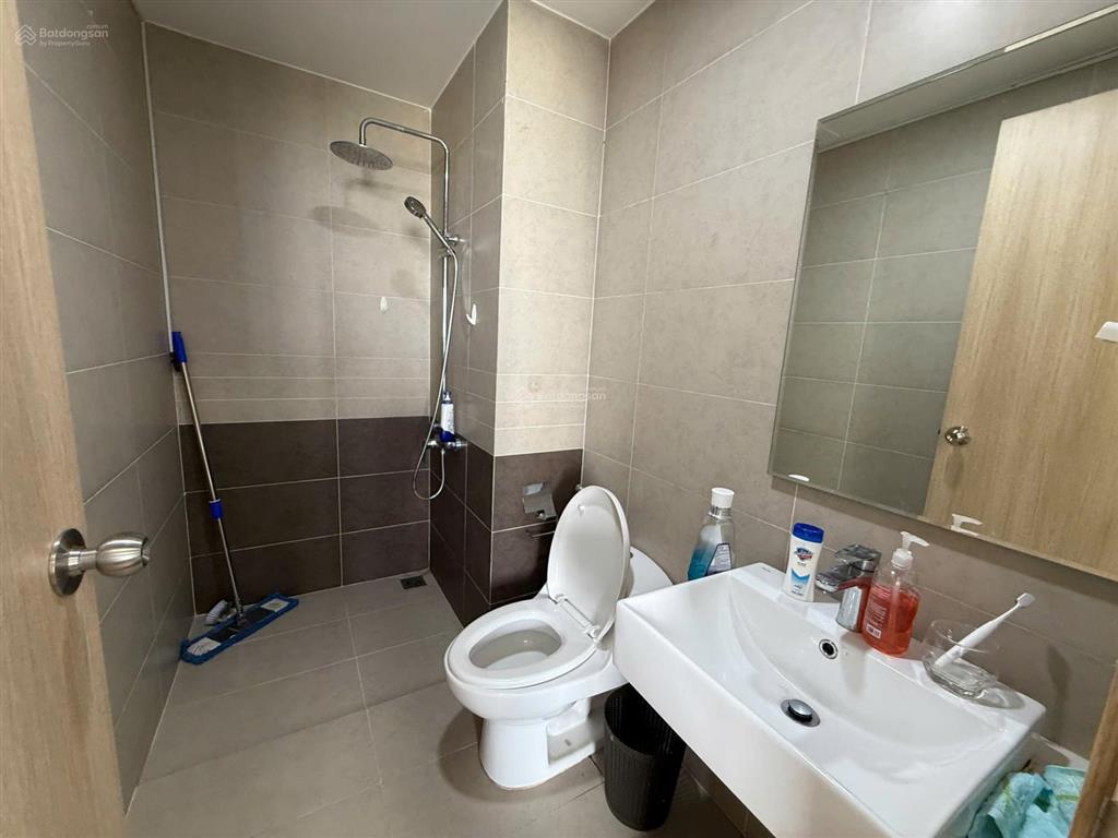 Săn 2 phòng ngủ 73m2 với nội thất tiện nghi, giá 18 triệu tại the sun avenue.