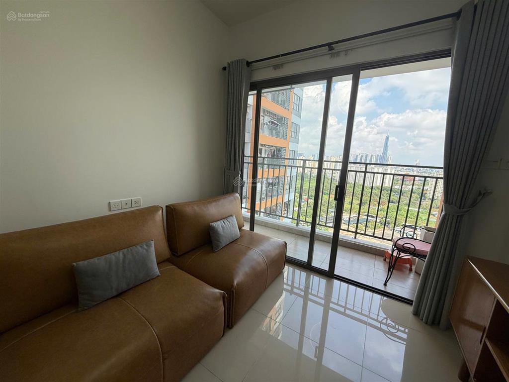 Săn 2 phòng ngủ 73m2 với nội thất tiện nghi, giá 18 triệu tại the sun avenue.