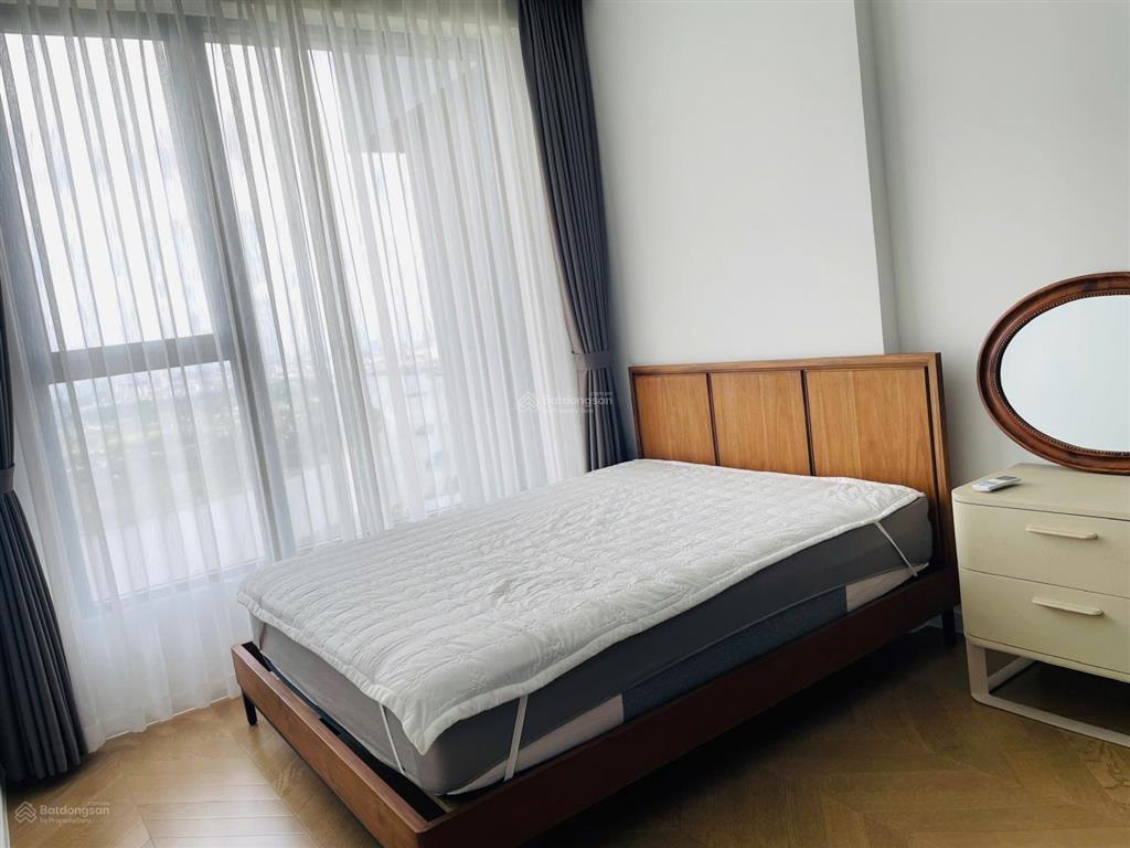 Trống sẵn căn hộ 2 phòng ngủ, tầng cao view sông đẹp, 74m² tại lumiere riverside chỉ 36 triệu.
