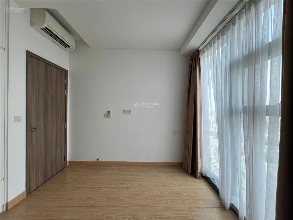 Trống căn hộ 1 phòng ngủ tầng cao, nội thất cơ bản tại sunwah pearl với mức giá 20 triệu.