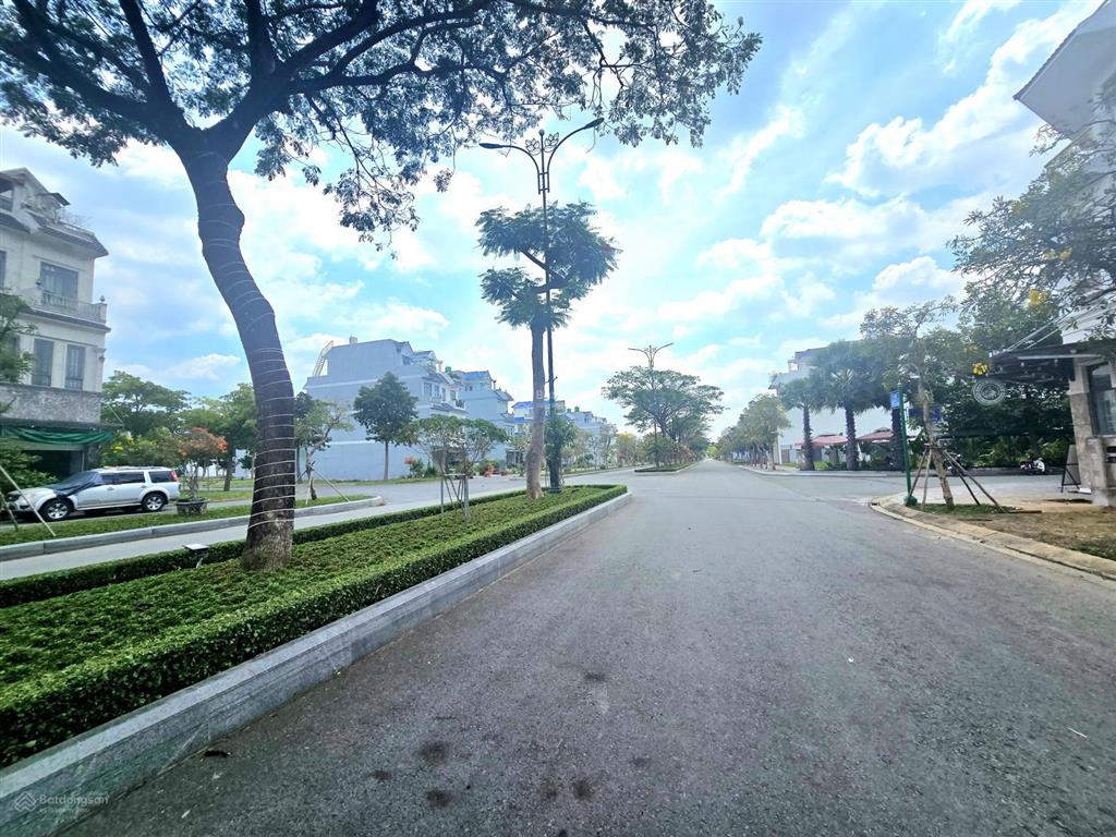 Bán nhà rẻ ngộp mặt tiền đường d1 khu đô thị five star eco city . nhà hoàn công shr .cho thuê ngay