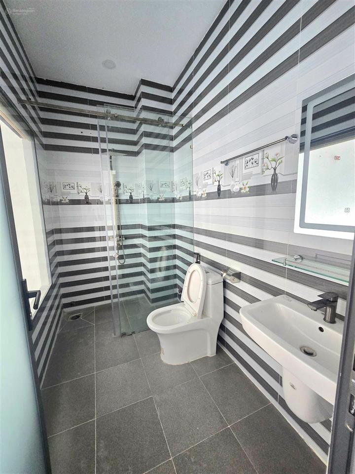 Bán nhà rẻ ngộp mặt tiền đường d1 khu đô thị five star eco city . nhà hoàn công shr .cho thuê ngay