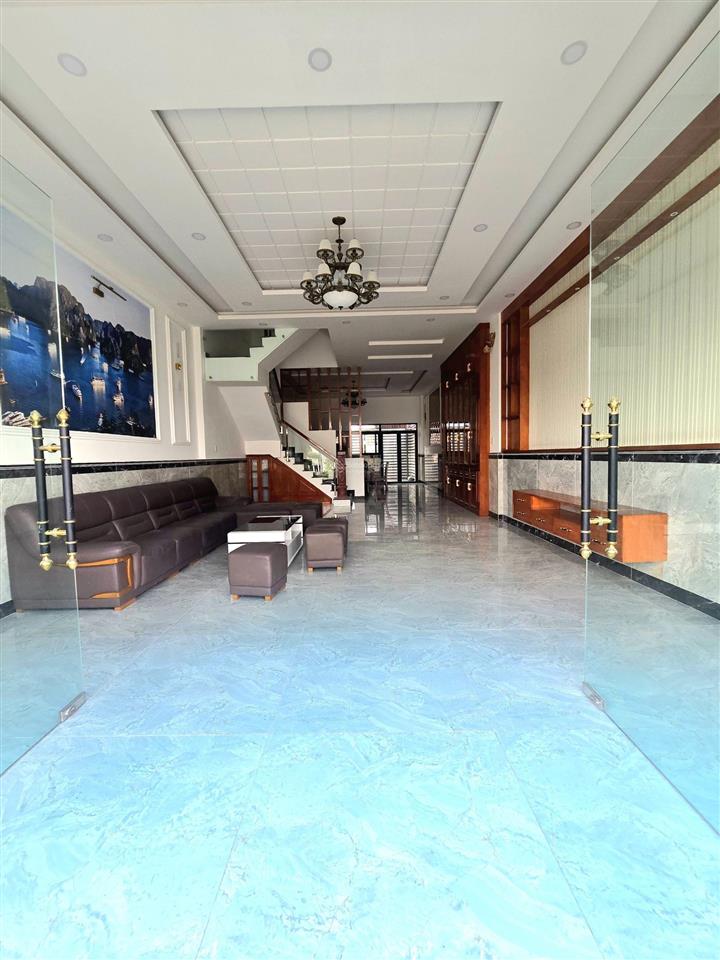 Bán nhà rẻ ngộp mặt tiền đường d1 khu đô thị five star eco city . nhà hoàn công shr .cho thuê ngay