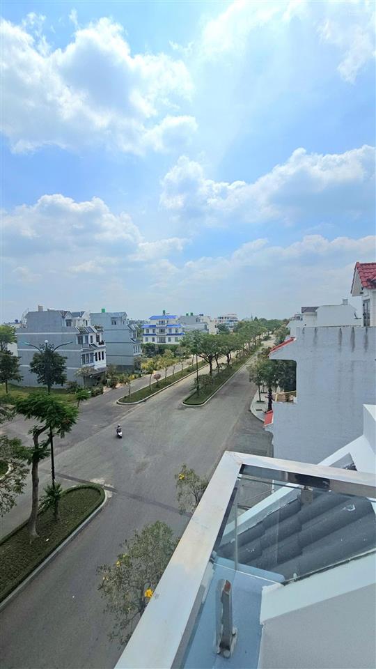 Bán nhà rẻ ngộp mặt tiền đường d1 khu đô thị five star eco city . nhà hoàn công shr .cho thuê ngay