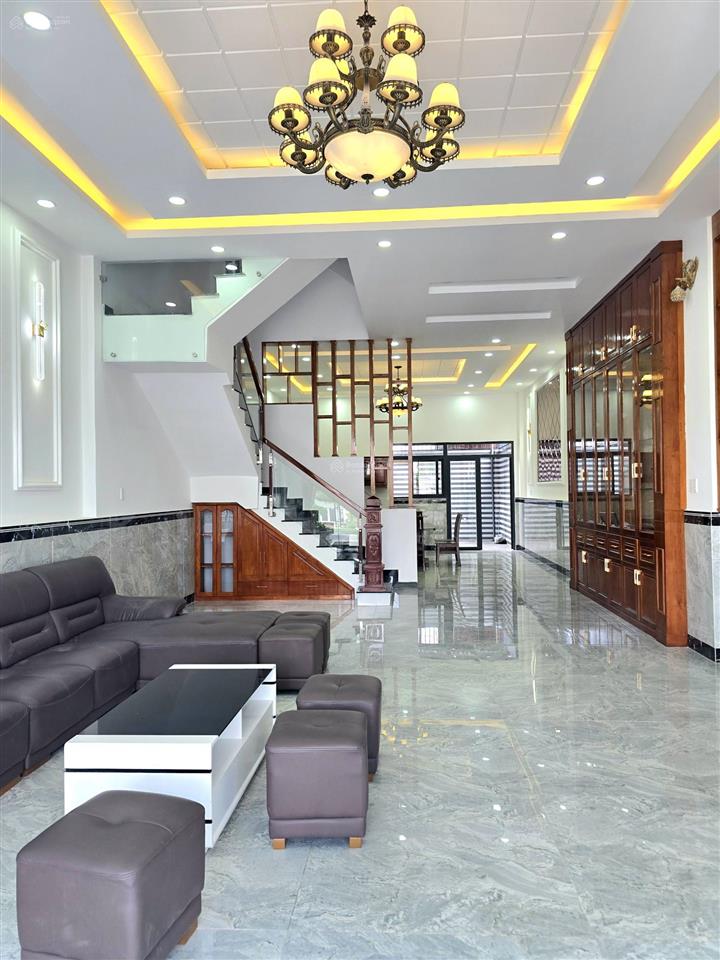 Bán nhà rẻ ngộp mặt tiền đường d1 khu đô thị five star eco city . nhà hoàn công shr .cho thuê ngay