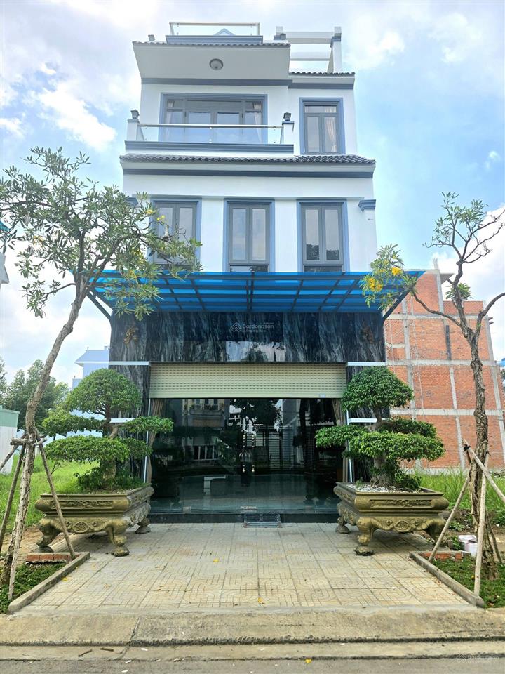 Bán nhà rẻ ngộp mặt tiền đường d1 khu đô thị five star eco city . nhà hoàn công shr .cho thuê ngay