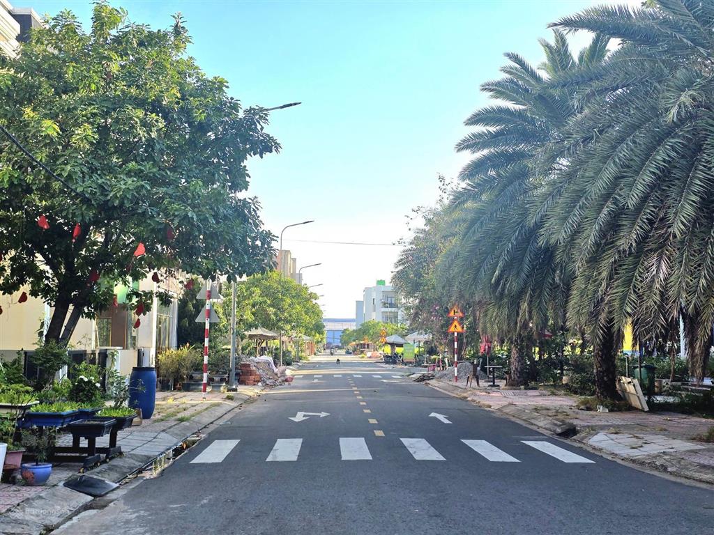 Nhà phố giá rẻ nhất khu the sol city nhà ngộp cắt lỗ bán gấp. nhà 1trệt 1 lầu 1tum shr đã hoàn công