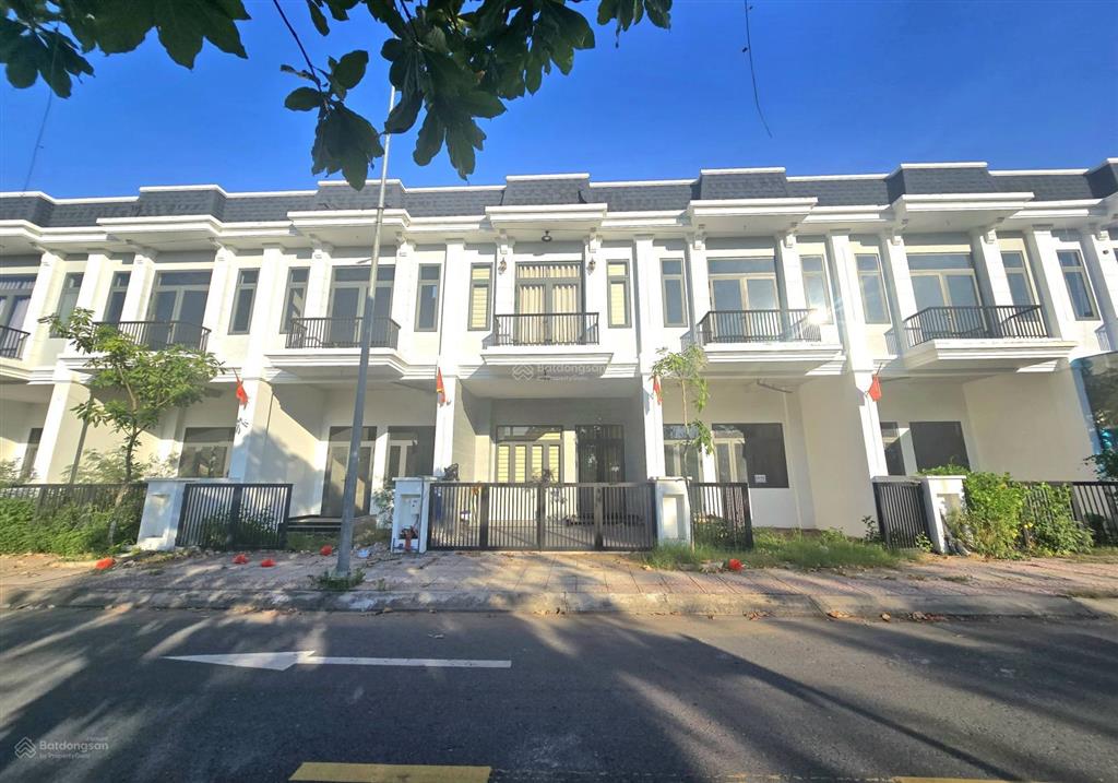 Nhà phố giá rẻ nhất khu the sol city nhà ngộp cắt lỗ bán gấp. nhà 1trệt 1 lầu 1tum shr đã hoàn công