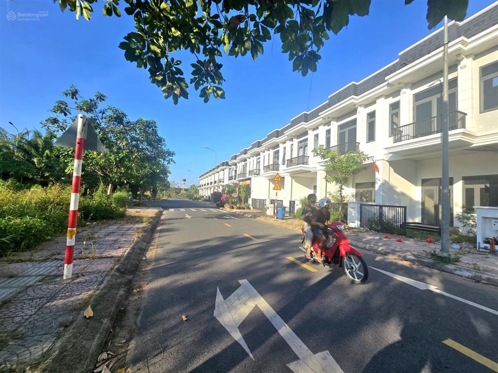 Nhà phố giá rẻ nhất khu the sol city nhà ngộp cắt lỗ bán gấp. nhà 1trệt 1 lầu 1tum shr đã hoàn công