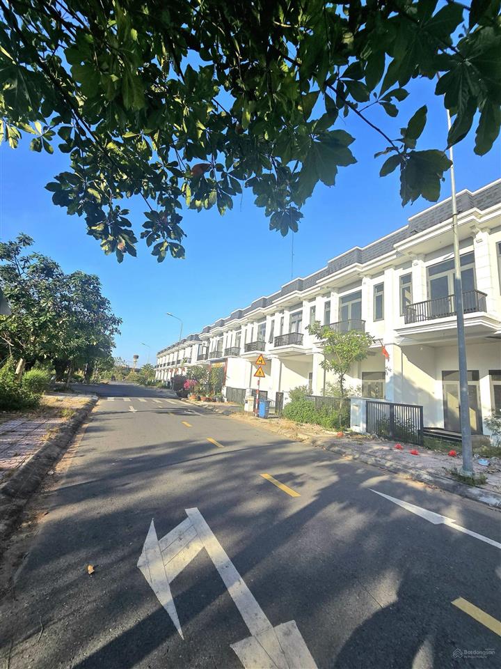 Nhà phố giá rẻ nhất khu the sol city nhà ngộp cắt lỗ bán gấp. nhà 1trệt 1 lầu 1tum shr đã hoàn công