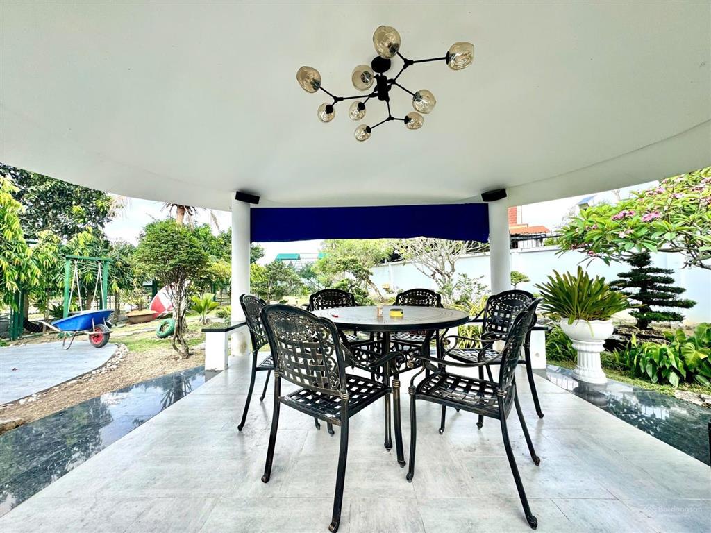 Bán nhà vườn biệt thự gần chợ bình chánh. biệt thự vườn dành cho đại gia lắm tiền