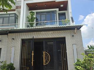 Bán nhà gấp khu đô thị năm sao kẹt bank trả nợ. nhà shr nhà 1trêt 2 lầu dọn vào ở ngay được