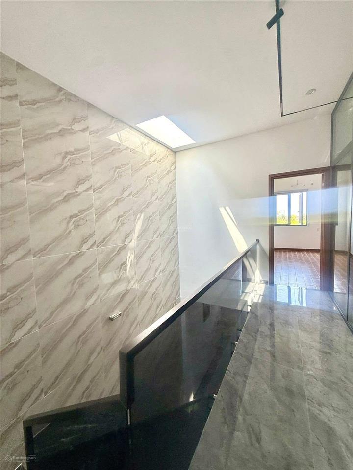 Bán nhà phố 1trêt 1 lầu tại the sol city, 3,98 tỷ, 92,5 m2, 4pn, 4wc, hướng đb