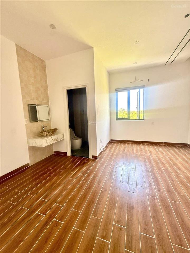 Bán nhà phố 1trêt 1 lầu tại the sol city, 3,98 tỷ, 92,5 m2, 4pn, 4wc, hướng đb