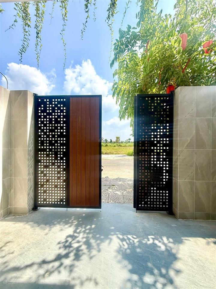 Bán nhà phố 1trêt 1 lầu tại the sol city, 3,98 tỷ, 92,5 m2, 4pn, 4wc, hướng đb