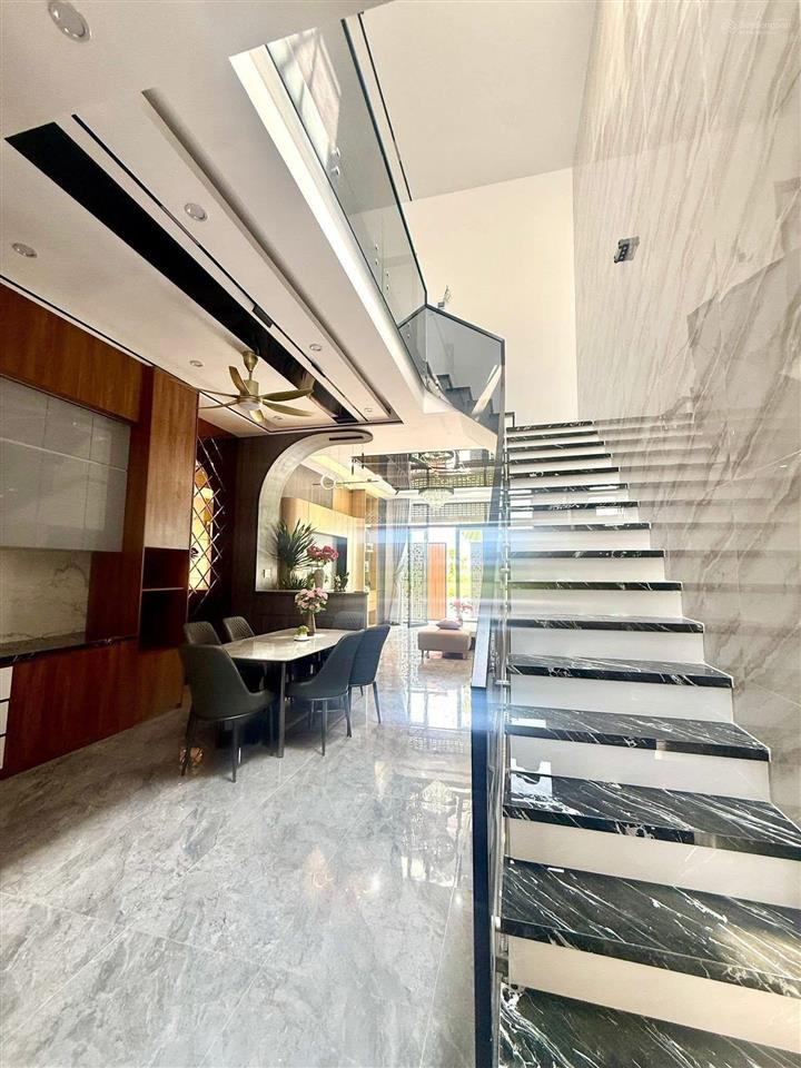 Bán nhà phố 1trêt 1 lầu tại the sol city, 3,98 tỷ, 92,5 m2, 4pn, 4wc, hướng đb