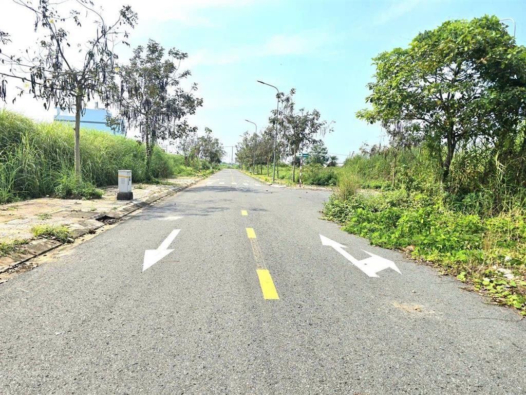 Bán đất nền ngộp khu đô thị the sol city. đất đối diện công viên trường học. shr công chứng ngay