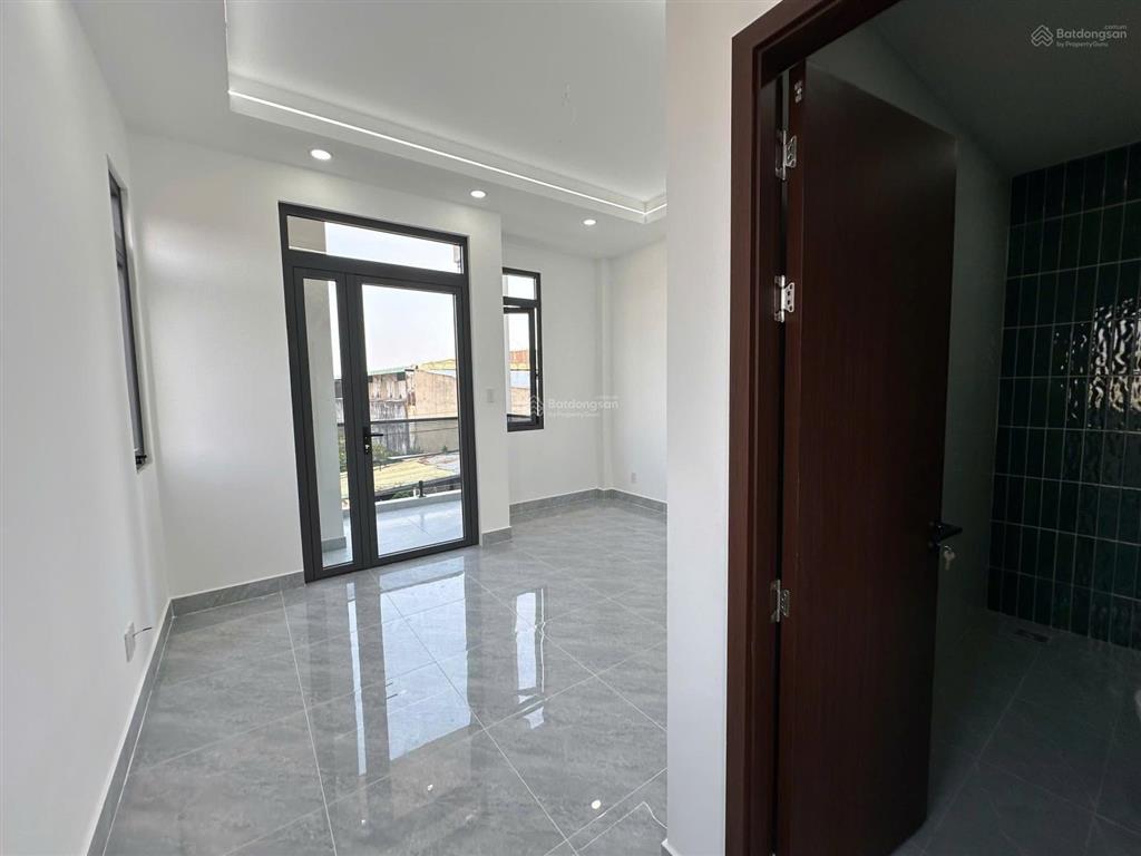 Bán căn góc nhà mới đườg bờ đế gần kđt năm sao .nhà mới giá rẻ shr hoàn công đầy đủ .tặng nội thât