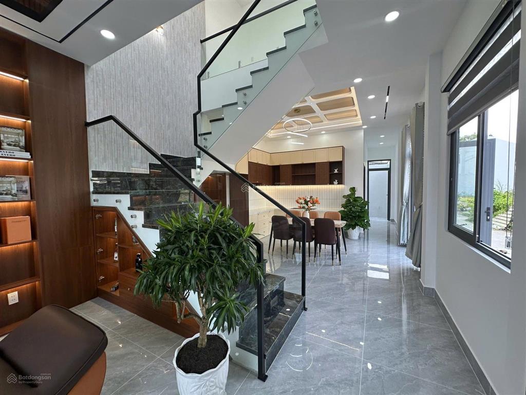 Bán căn góc nhà mới đườg bờ đế gần kđt năm sao .nhà mới giá rẻ shr hoàn công đầy đủ .tặng nội thât