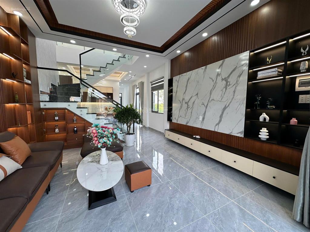 Bán căn góc nhà mới đườg bờ đế gần kđt năm sao .nhà mới giá rẻ shr hoàn công đầy đủ .tặng nội thât