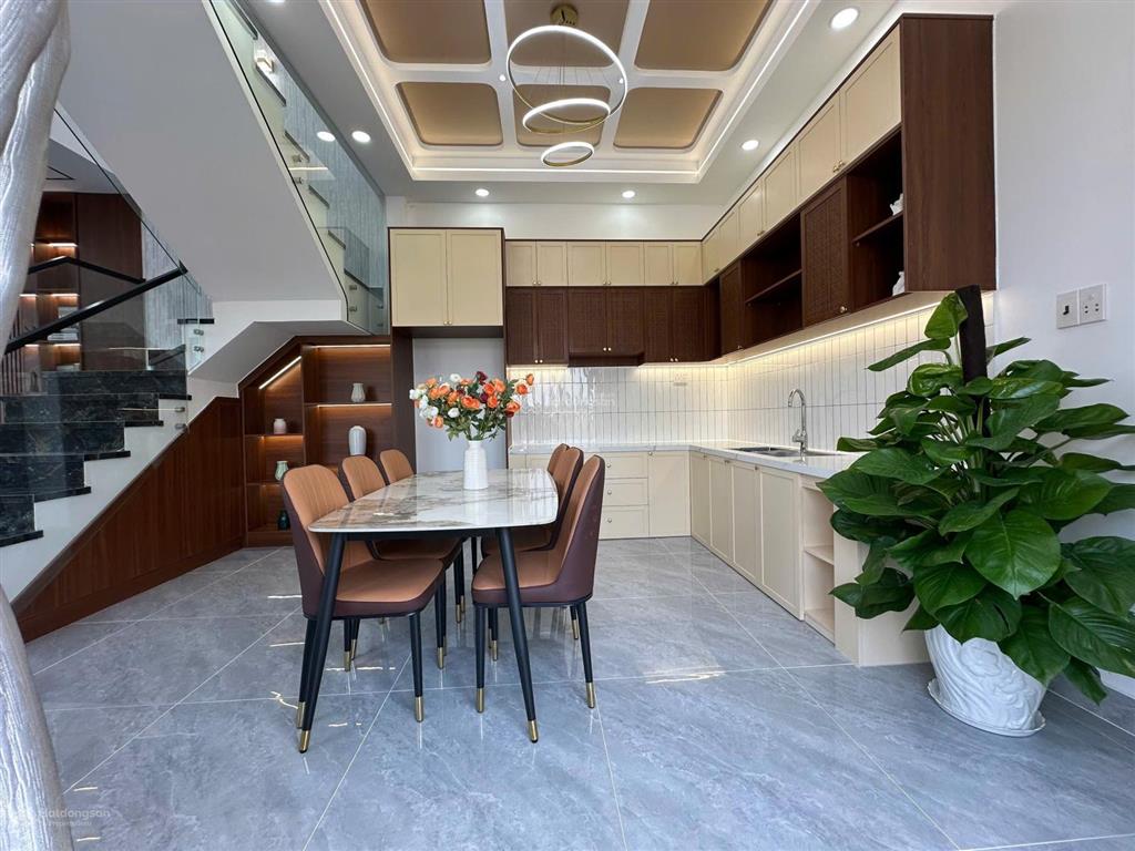 Bán căn góc nhà mới đườg bờ đế gần kđt năm sao .nhà mới giá rẻ shr hoàn công đầy đủ .tặng nội thât