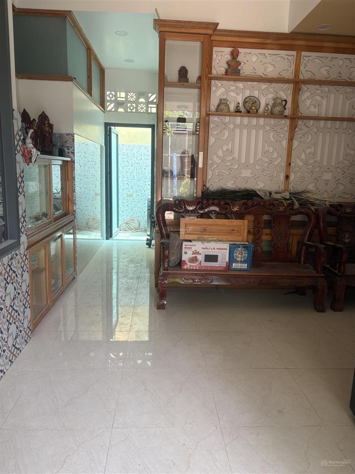 Cho thuê nguyên căn biệt thự tuyệt đẹp sát sông sài gòn, hồ bơi