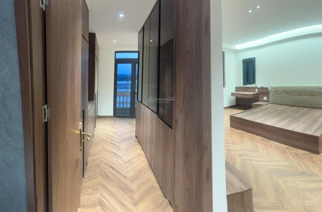 Bán hoặc cho thuê căn hoàng gia view bể bơi pha lê siêu đẹp