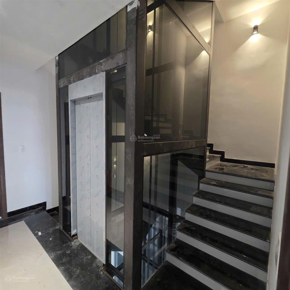 Bán hoặc cho thuê căn hoàng gia view bể bơi pha lê siêu đẹp