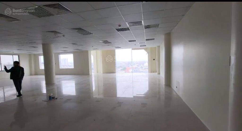 Cho thuê văn phòng mặt đường lê hồng phong